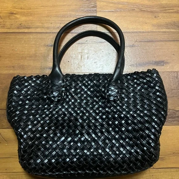 Italian leather woven style black bag size small used & in great conditions - Picture 4 of 11